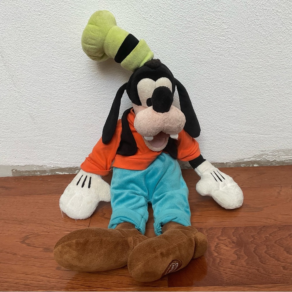 Goofy stuffed animal 21" Disney store exclusive plush Mickey Mouse Clubhouse